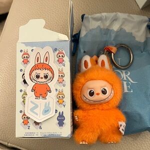 Labubu pin for love Z